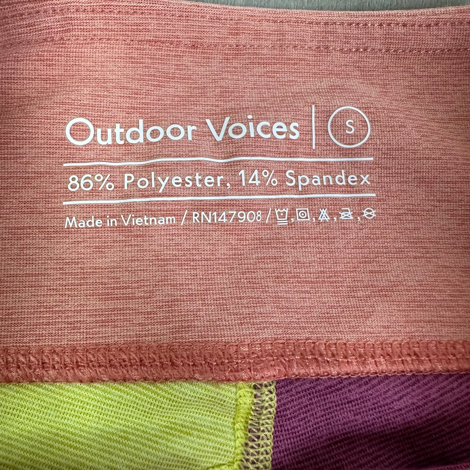 Outdoor Voices Colorblock Warmup Shorts in Nectarine/Mellow/Merlot Size Small - Image 3