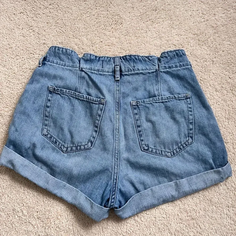 Hollister ultra high rise,curvy paper bag mom denim shorts Size 5 - Image 2