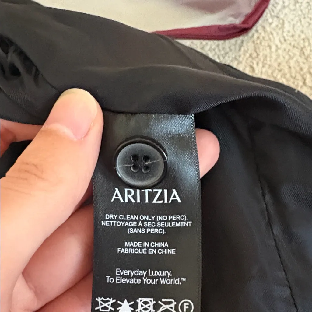 Aritzia Babaton Deniro Vest- size 4 black - Image 4