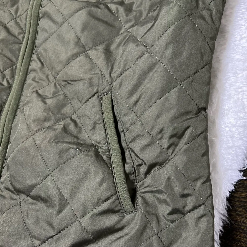 Old Navy Olive Green Quilted Zip Up Vest - Image 4