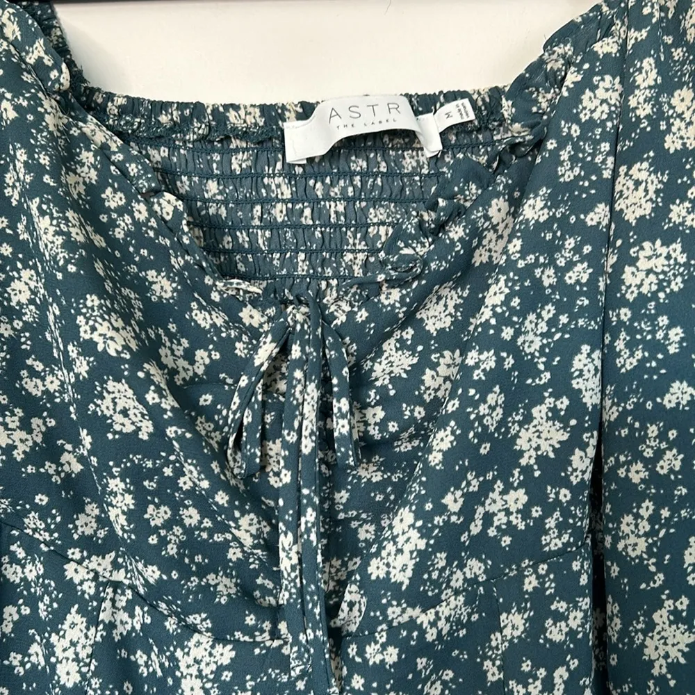 ASTR Ditsy Floral print peasant top, Medium - Image 5