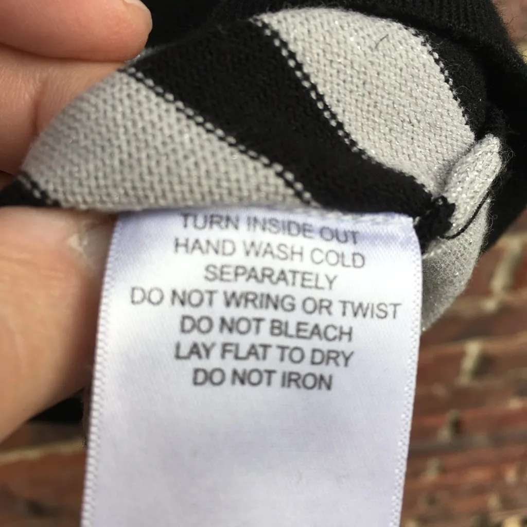 Alfred Dunner 2x (20) Sweater Beaded neckline striped metallic silver & blk - Image 6