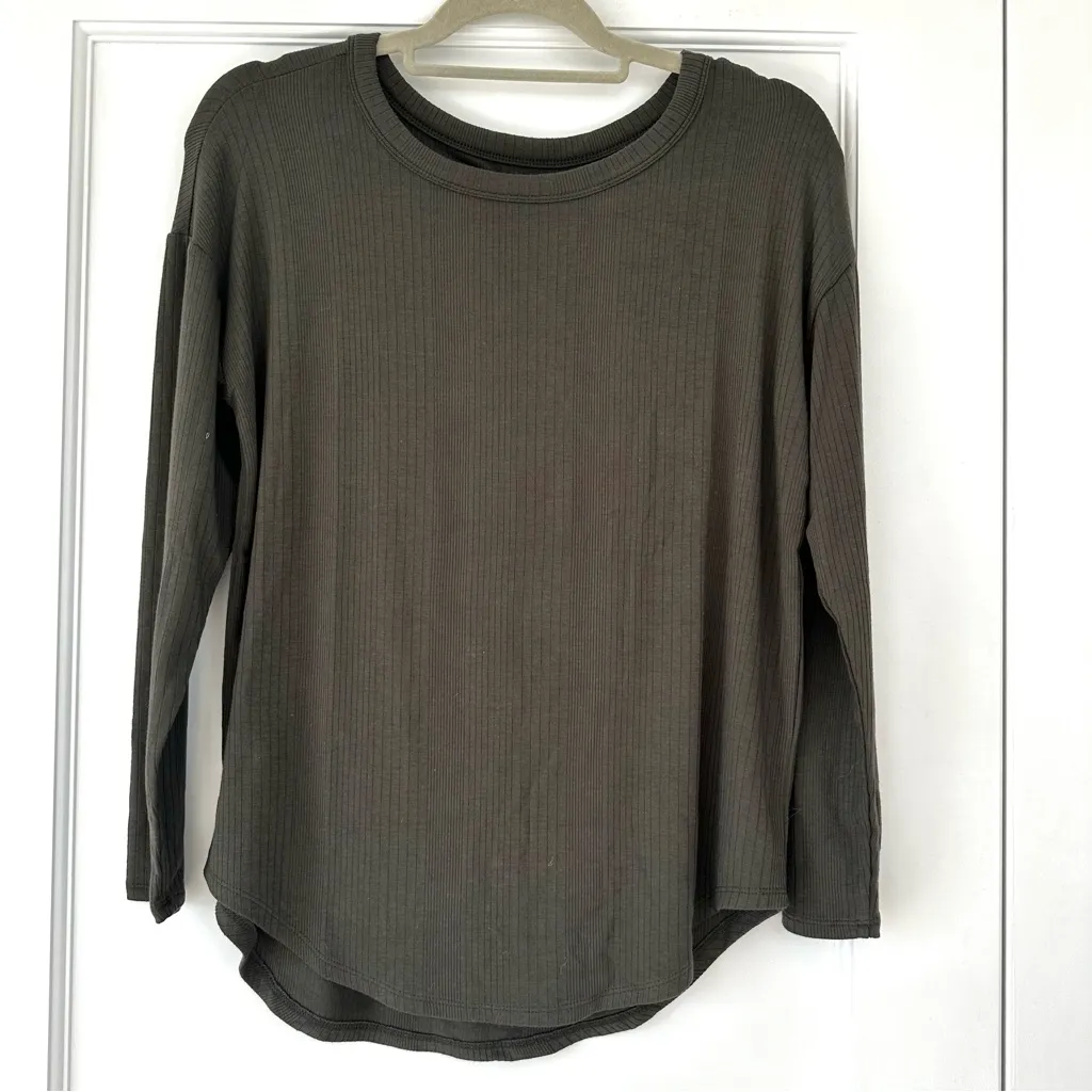 Lou &‎ Grey Ribbed Signaturesoft Jersey Shirttail Top Green XS NWT - Image 9