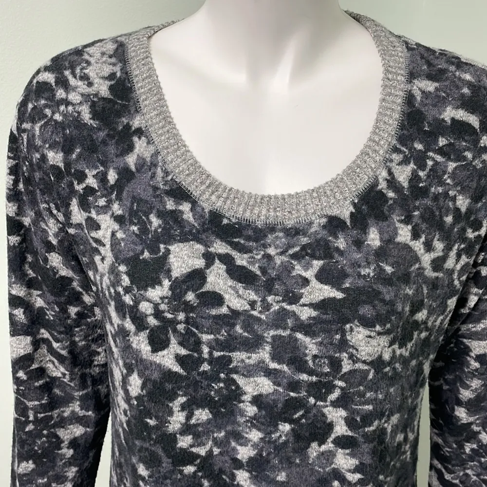 ANTHROPOLOGIE SATURDAY SUNDAY FLORAL BRUSHED FLEECE FUZZY HI LOW TUNIC SWEATER - Image 3