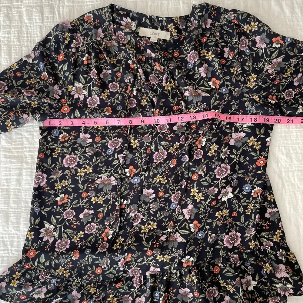 LOFT Wildflower Floral Ruffle Tie Neck Peplum Hem Boho Cottagecore Blouse Size M - Image 9