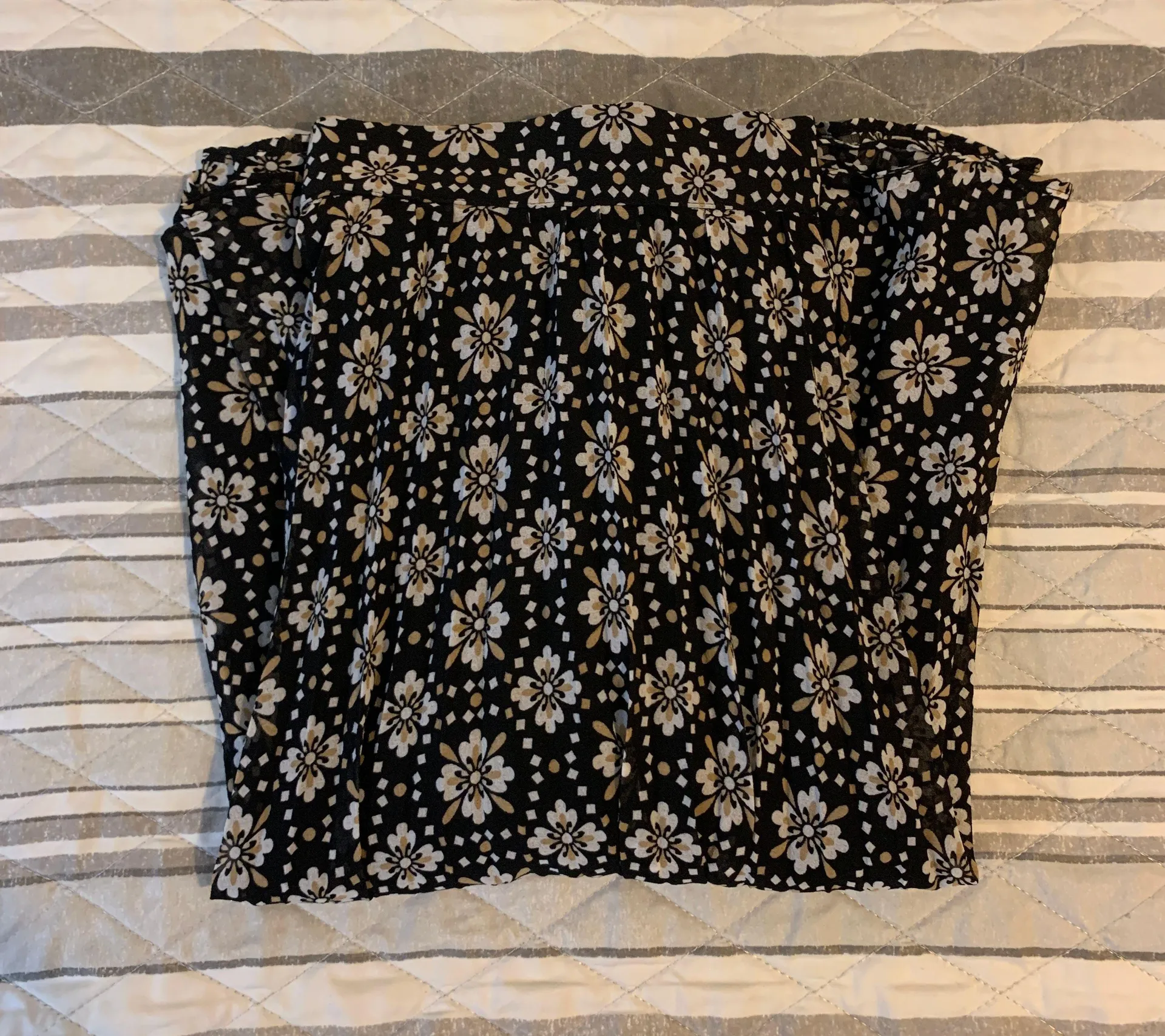 Ann Taylor Floral Black Skirt Size 8 Petite - Image 4