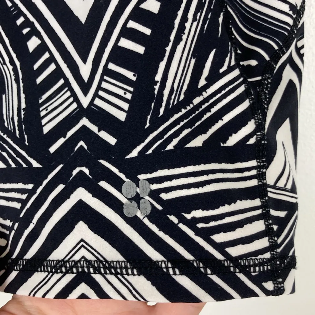 Sweaty Betty Power Shorts Biker Women’s Size Medium Black White 4” - Image 3