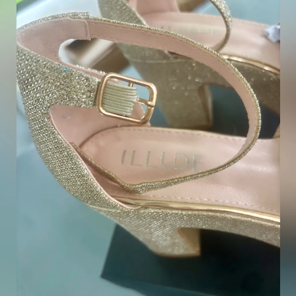 I’ll use Platform Chunky Heels Champagne Gold Glitter Size 7.5 - Image 5
