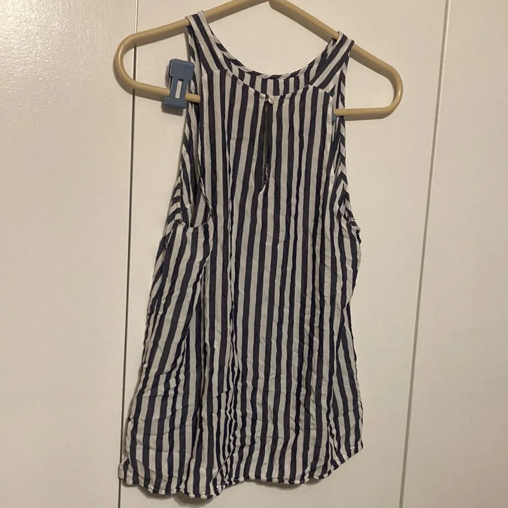 Old Navy Blouse Women’s Size Medium High Neck Tank Top Blue/White Stripe - Image 3