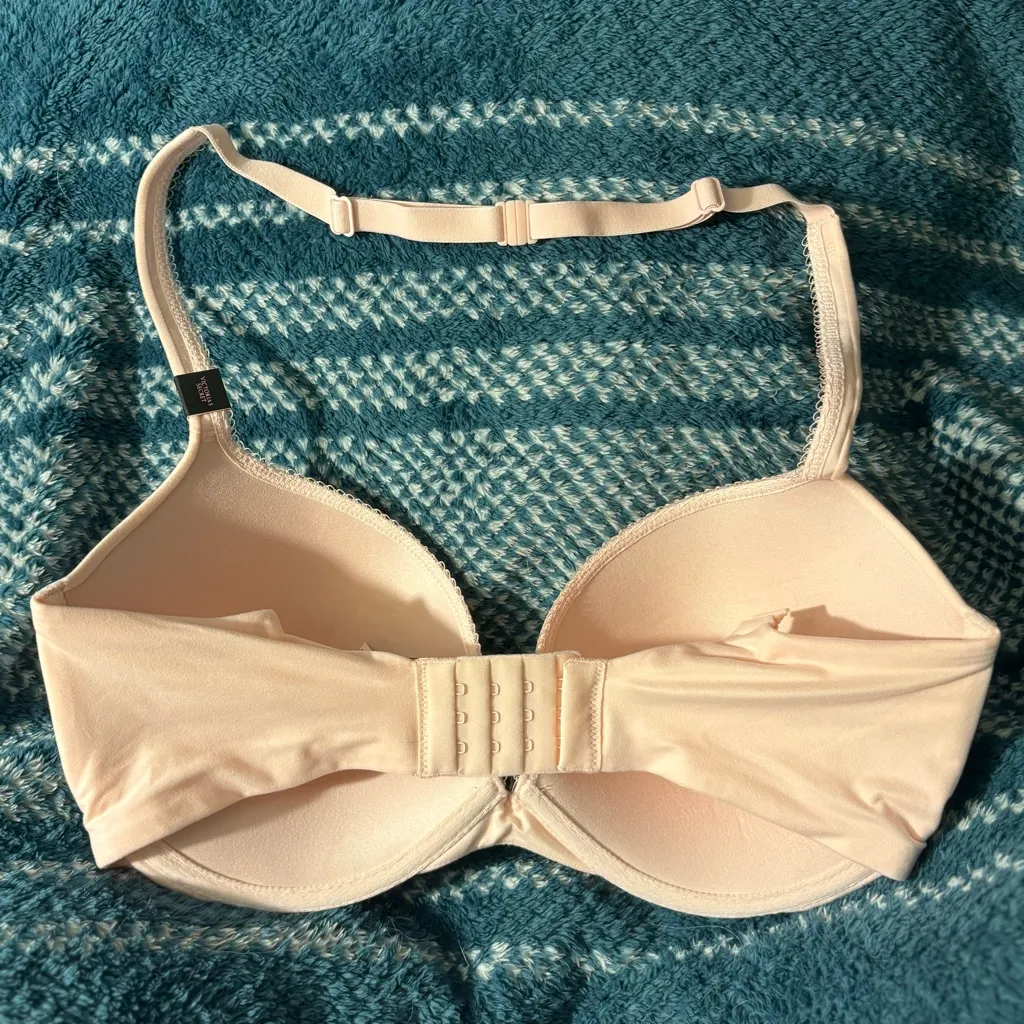 Victoria's Secret Blush Bra and Panty Set - Image 9