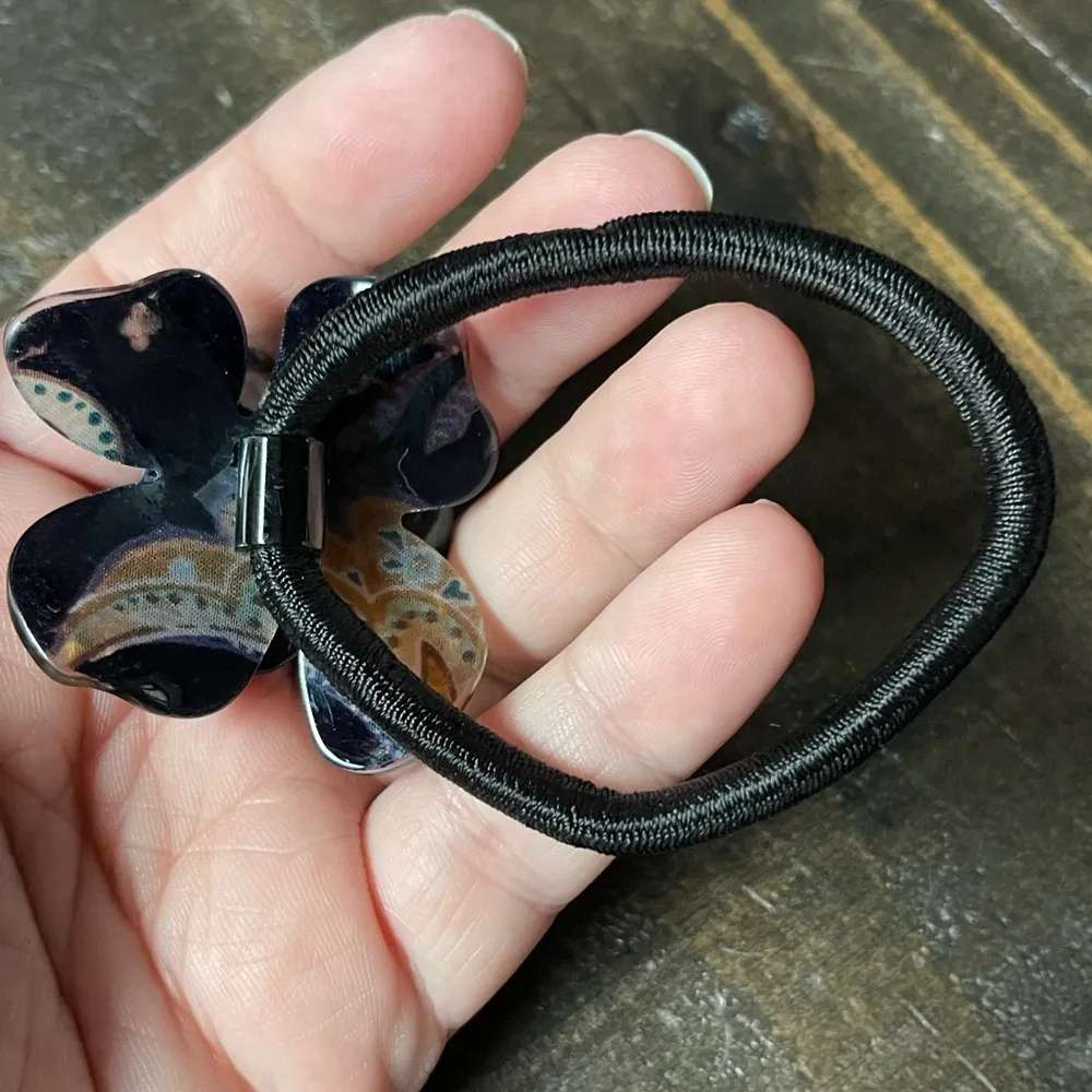 Dark Acrylic Paisley Print Crystal Flower Ponytail Holder Hair Accessory - Image 3