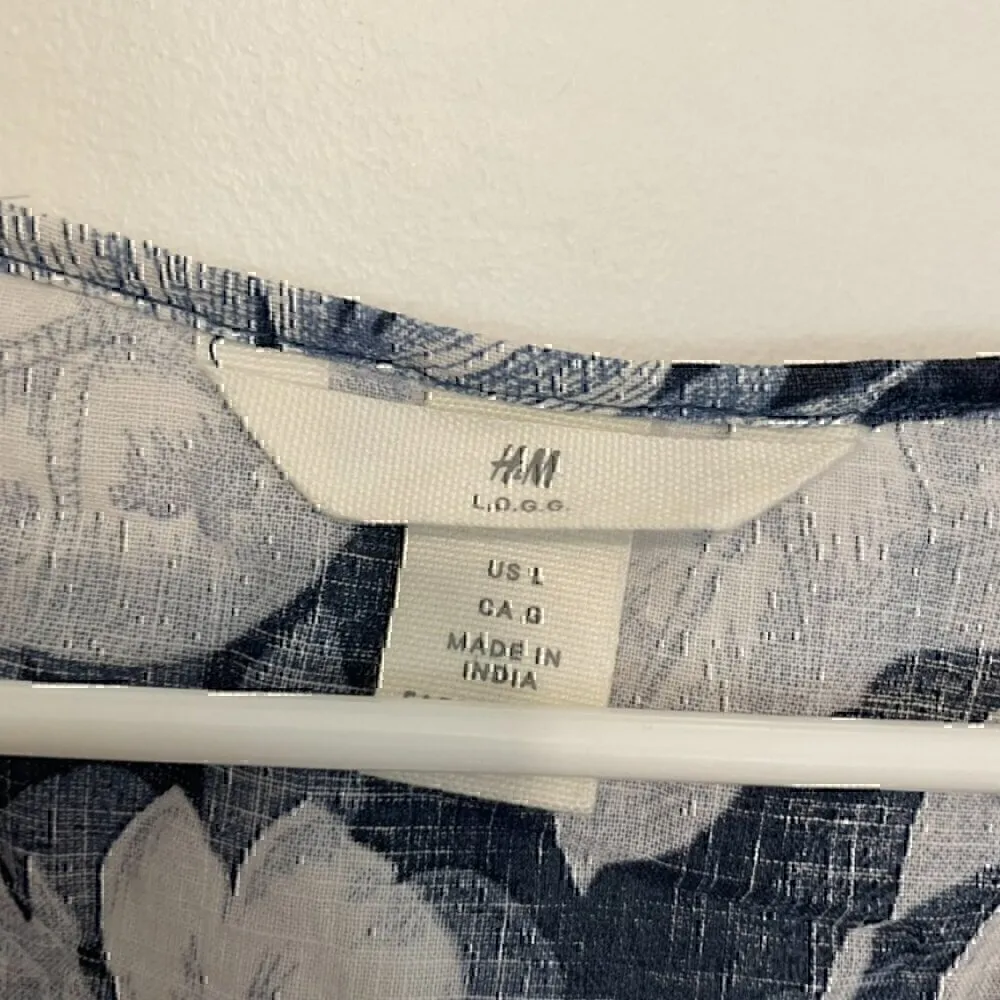 H&M L.O.G.G. V-Neck Cotton Blouse Blue Tropical Hawaiian Floral Leaf Leaves Boho - Image 5