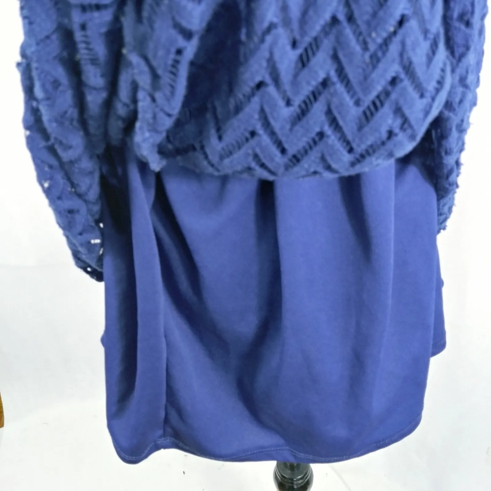 Ashley Blue Bell Sleeve Chevron Long Line Lace Top 2X - Image 9