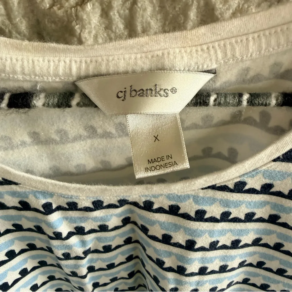 CJ Banks Navy, Light Blue, and White Patterned Short Sleeve Top Size X - Image 2