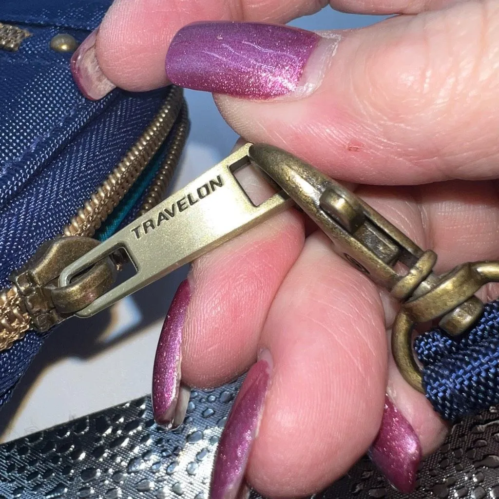 Travelon RFID Long Wallet‎ With Wristlet - Image 10