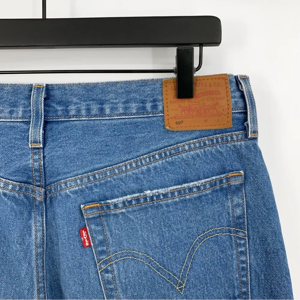 LEVI'S Premium 501 Original Fit Jean Blue Denim W32 x L30 - Image 10