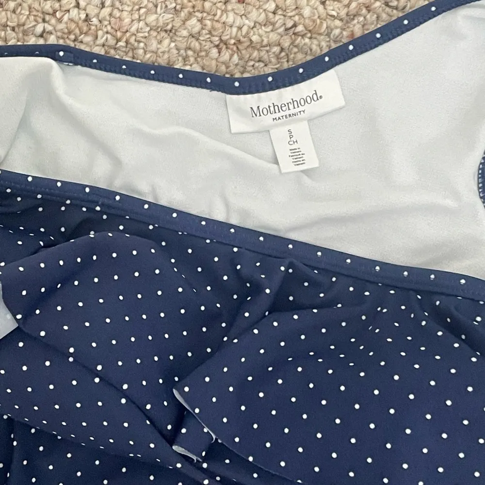 Maternity one piece swimsuit size small - Image 3