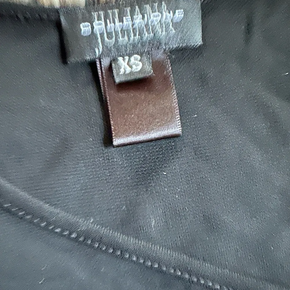 Julianna Collezione Black Minimalist Top with Slit Size XS - Image 7