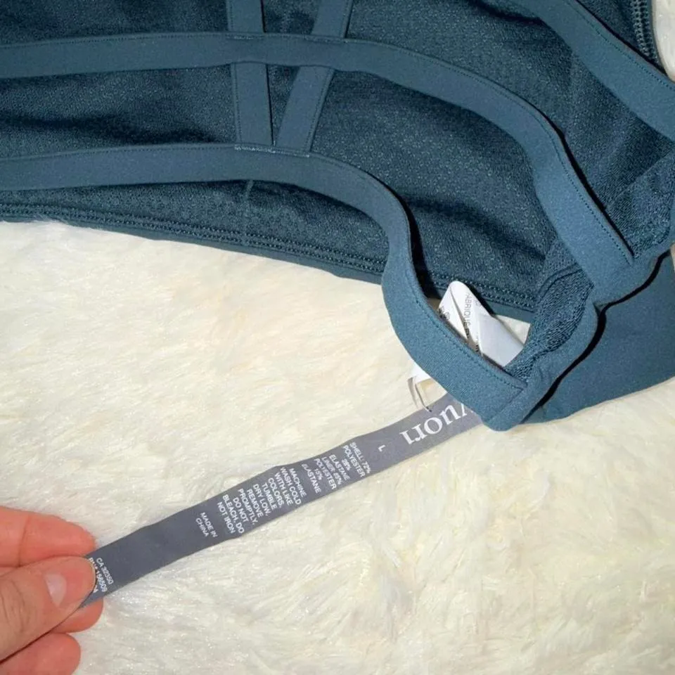 NWOT Vuori Yosemite Bra Cosmo Size Large - Image 3