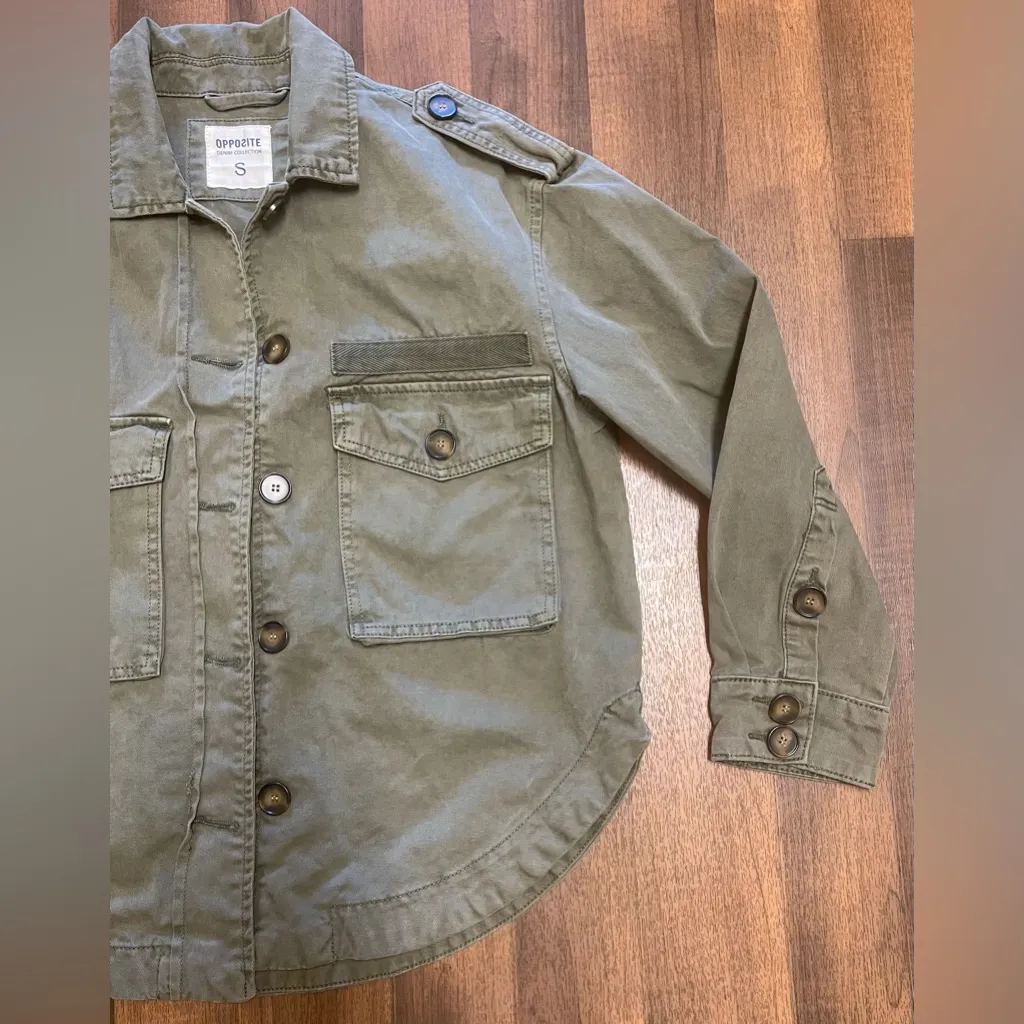 OPPOSITE Green Utility Jacket with Epaulettes and Collared Neckline Green - Image 4