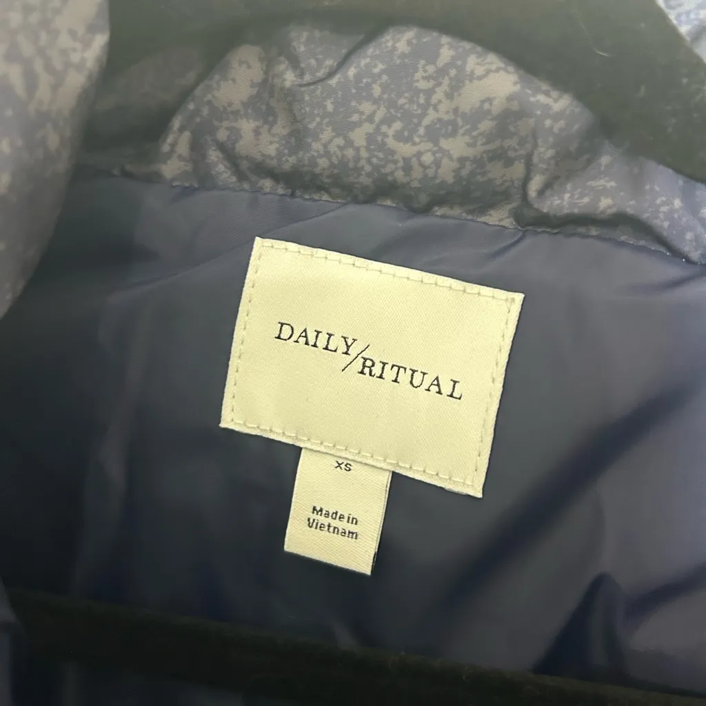 Daily Ritual Women’s Navy Blue Speckled Puffer Coat Size XS New With Tags - Image 5