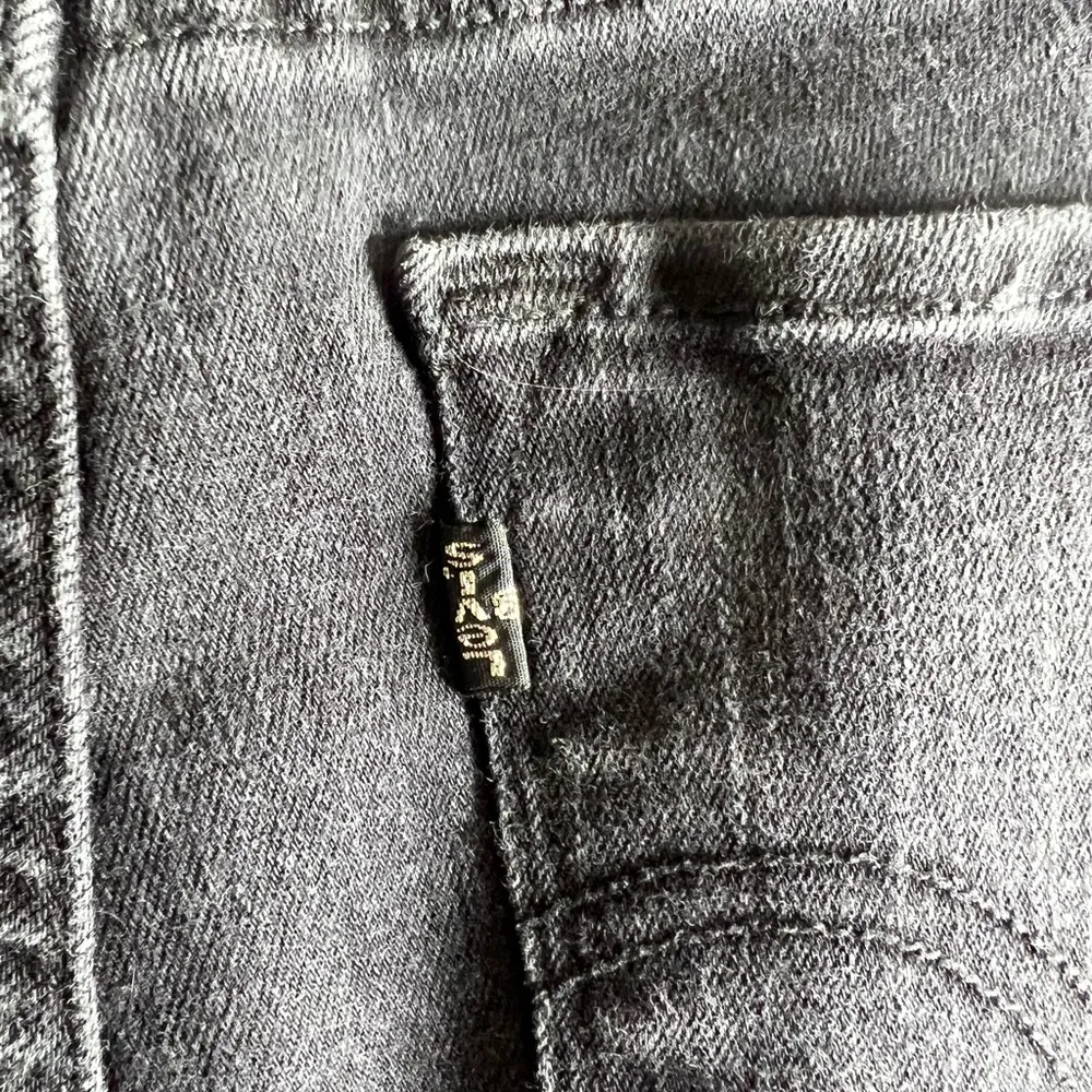 Levi’s 512 perfectly slimming skinny leg jeans size 8 - Image 4