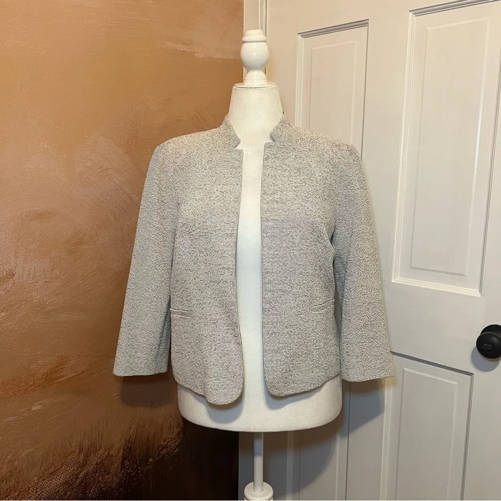 Ann Taylor Factory Women's Light Gray Blazer - Image 3