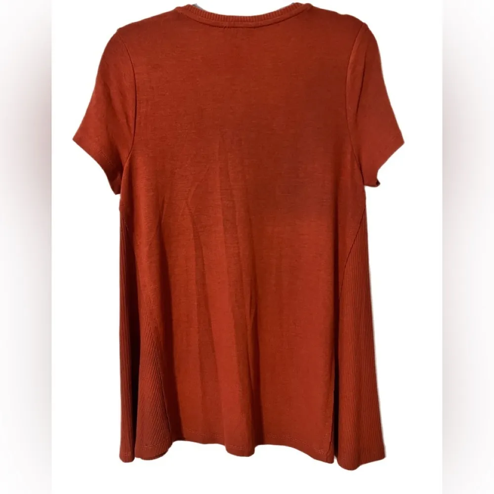 Chelsea & Theodore womens medium v - Image 2