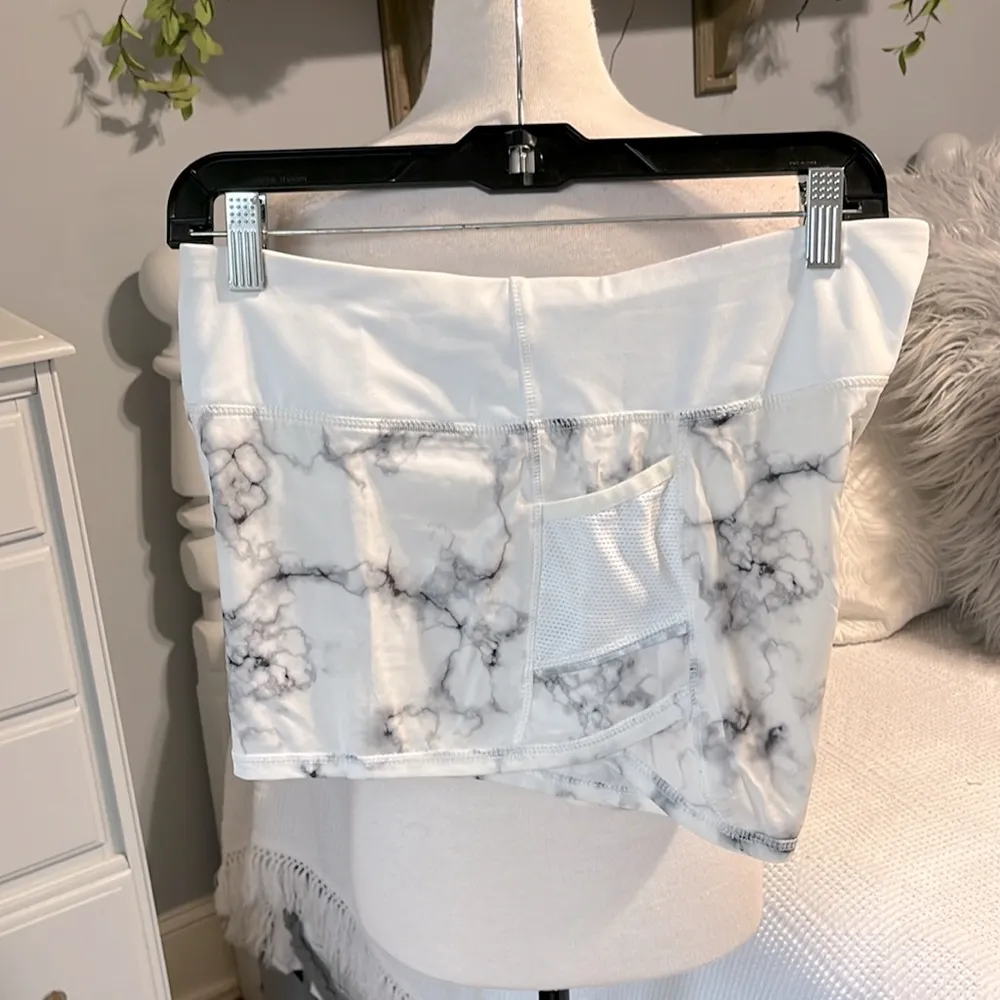 Athletic Shorts White Marble Active Life Running Womens Small - Image 3