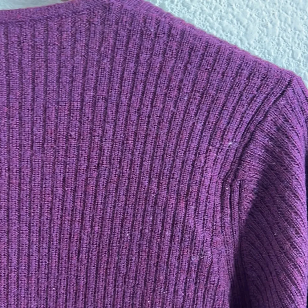 Patagonia 100% Wool Purple Eggplant V Neck Sweater Top Casual Athleisure Wool L - Image 6