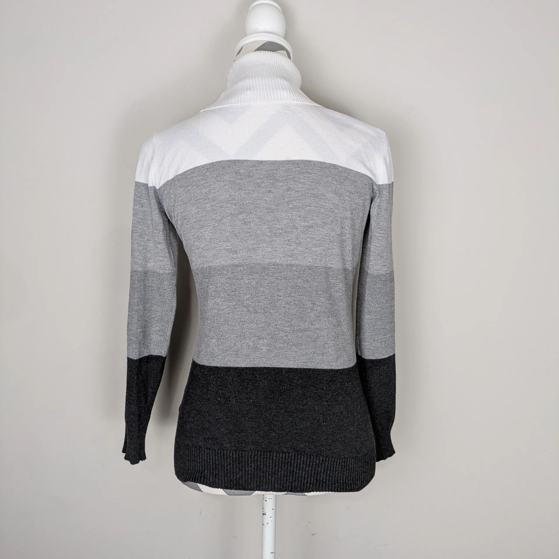 Premise Gray and Black Colorblock Turtleneck Sweater Small - Image 3