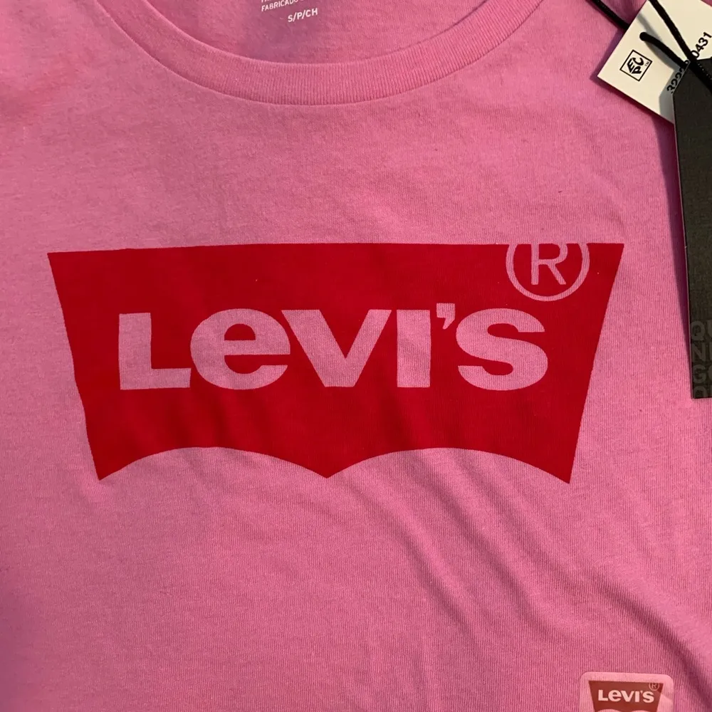 Women’s Levi’s Tee - Image 3