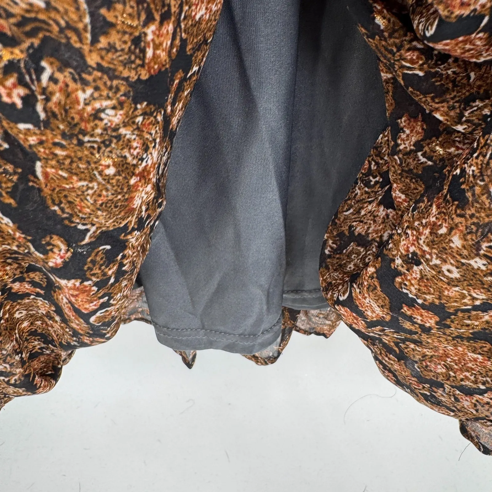 Moon River Tiered Ruffle Maxi Dress Womens Medium Fall Brown Black Metallic Gold - Image 5