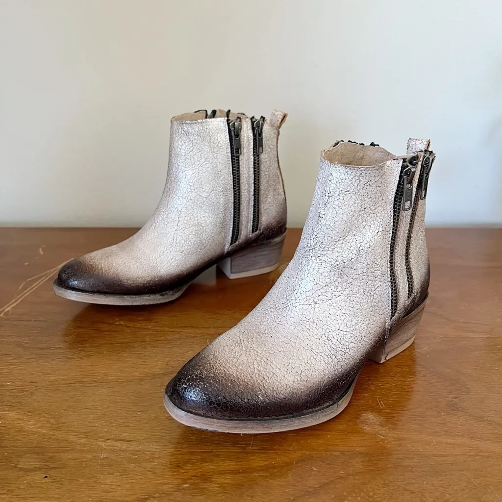 Circle G • White & Black Zipper Fashion Booties western painted distressed - Image 10