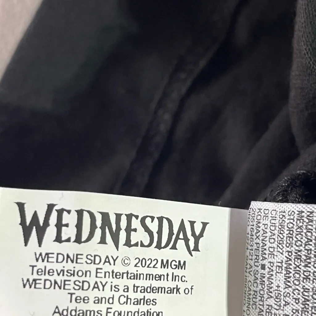 OLD NAVY XL (14-16) WEDNESDAY STAY‎ KOOKY BLACK CROP TEE NWT - Image 4