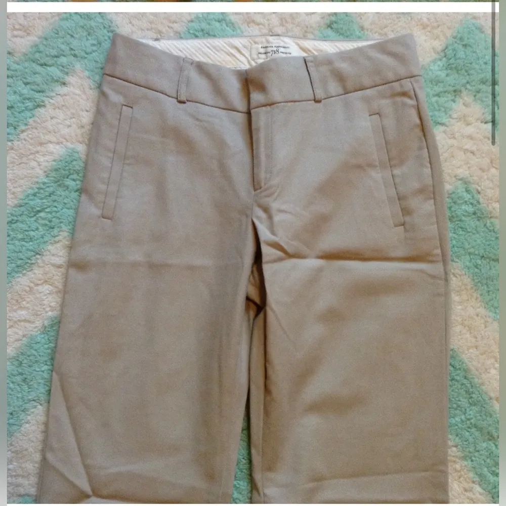 BANANA REPUBLIC khaki 718 martin pants: size 2 - Image 2