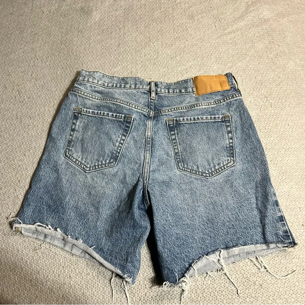 Stretch Longline Denim Shorts Size 28 EUC - Image 5