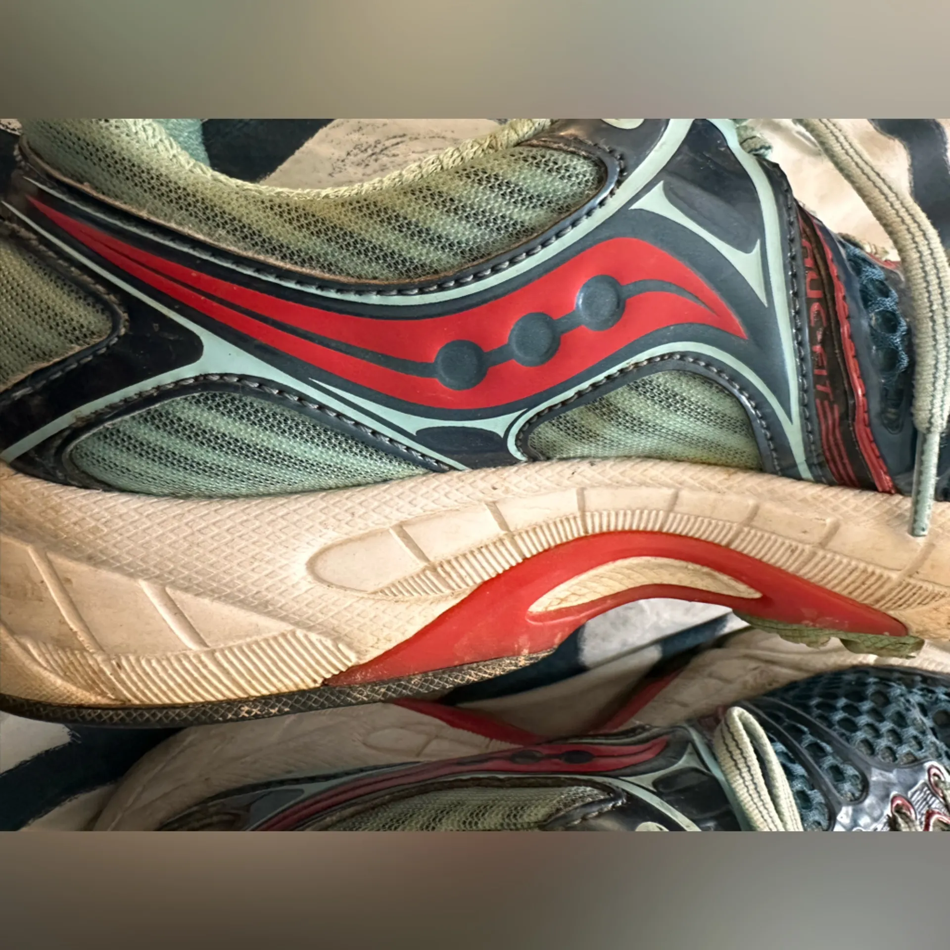 Saucony Triumph 11 Athletic Running Shoes - Image 6