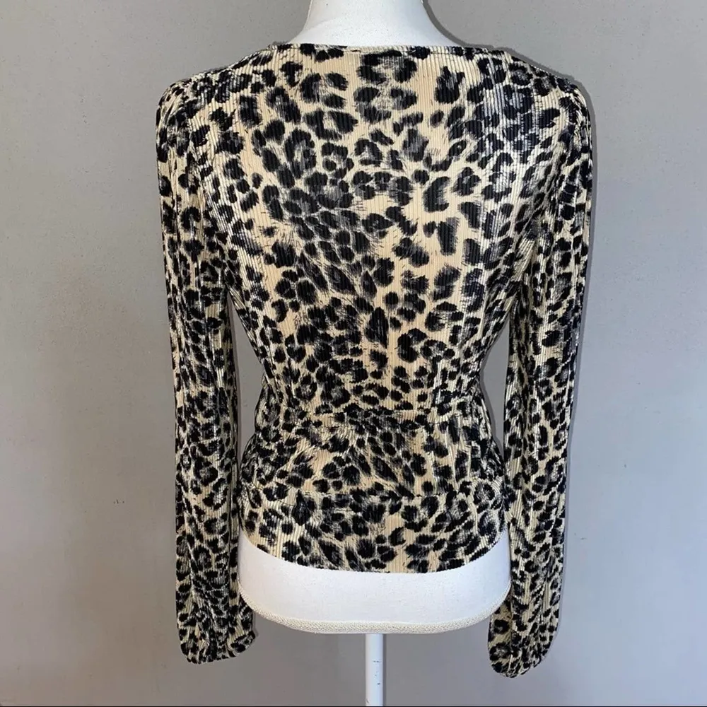 Zara Pleated Leopard Print V-neck Faux Wrap Crop Top Long Sleeve Blouse, Small - Image 3