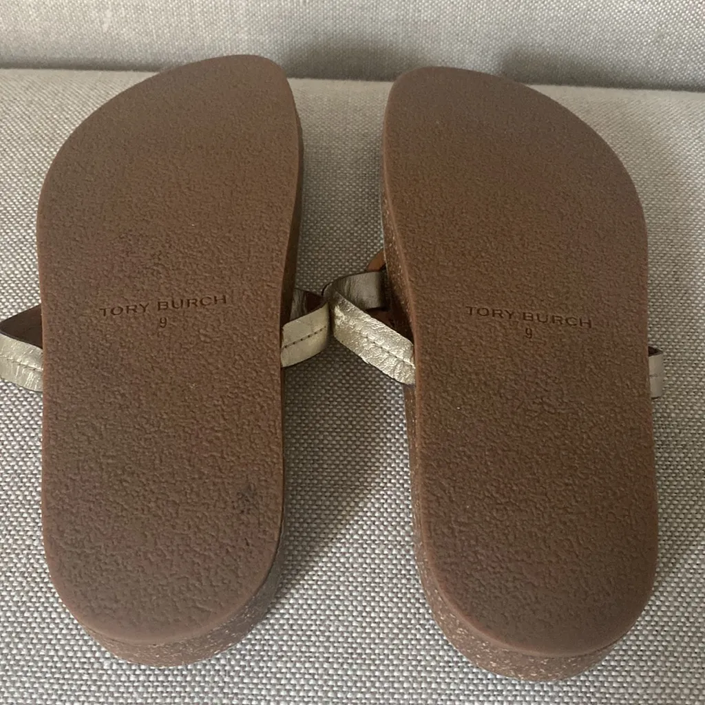 Tory Burch Miller Cloud Sandal, size 9, Gold Metallic. - Image 4
