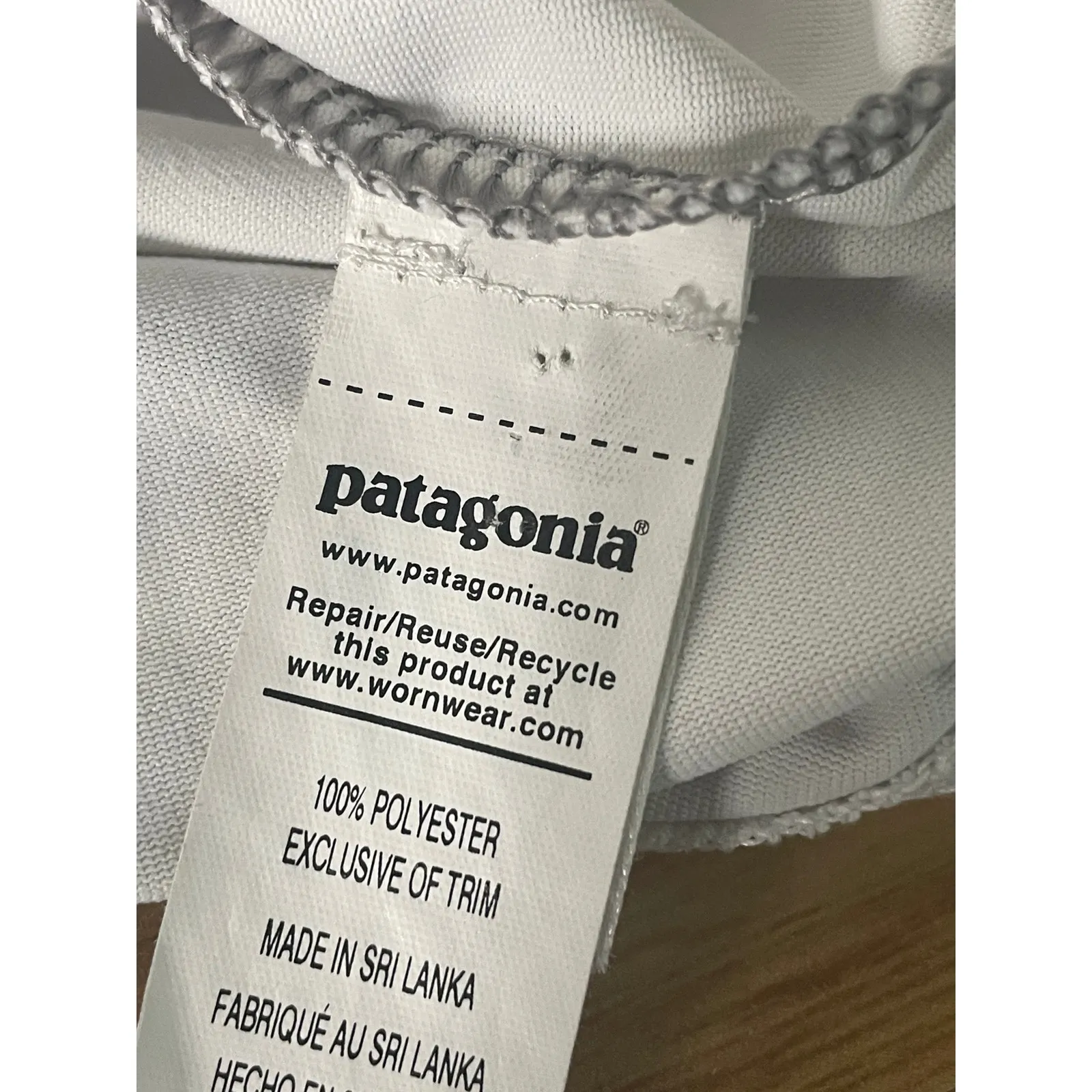 Patagonia Women’s Performance Hoodie Top White Gray Wild Fish Graphic Size M - Image 8