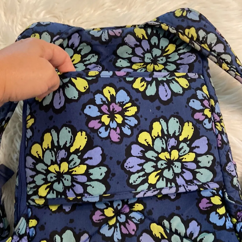 Vera Bradley Big Backpack outside condition excellent but inside have one rip - Image 5