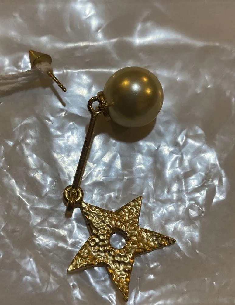 DIOR Tribales Single Earring Gold-Finish Metal with a White Resin Pearl - Image 4