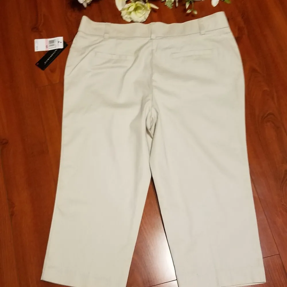 🛍Counterparts Khaki Capris Size Petite 10 - Image 4