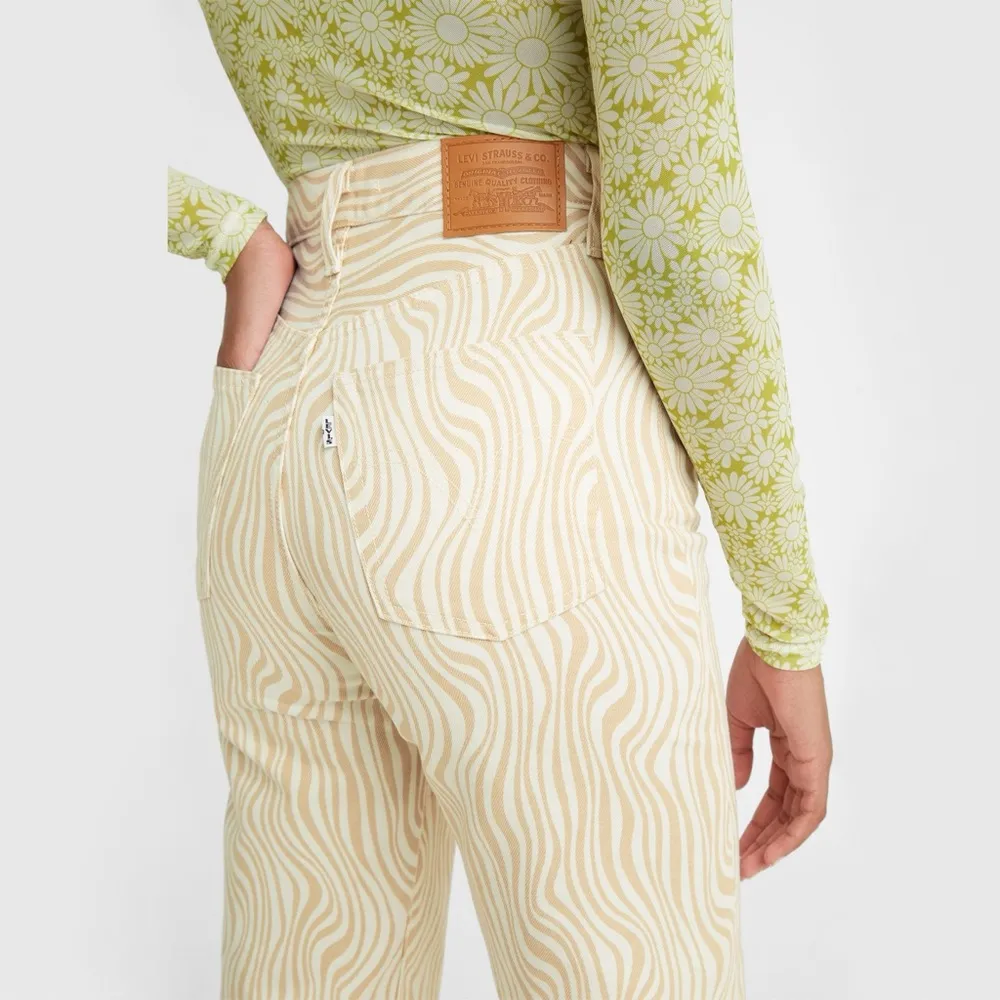 Levi’s Ribcage Straight Ankle Jeans in Optic Wavy Heat - Image 10