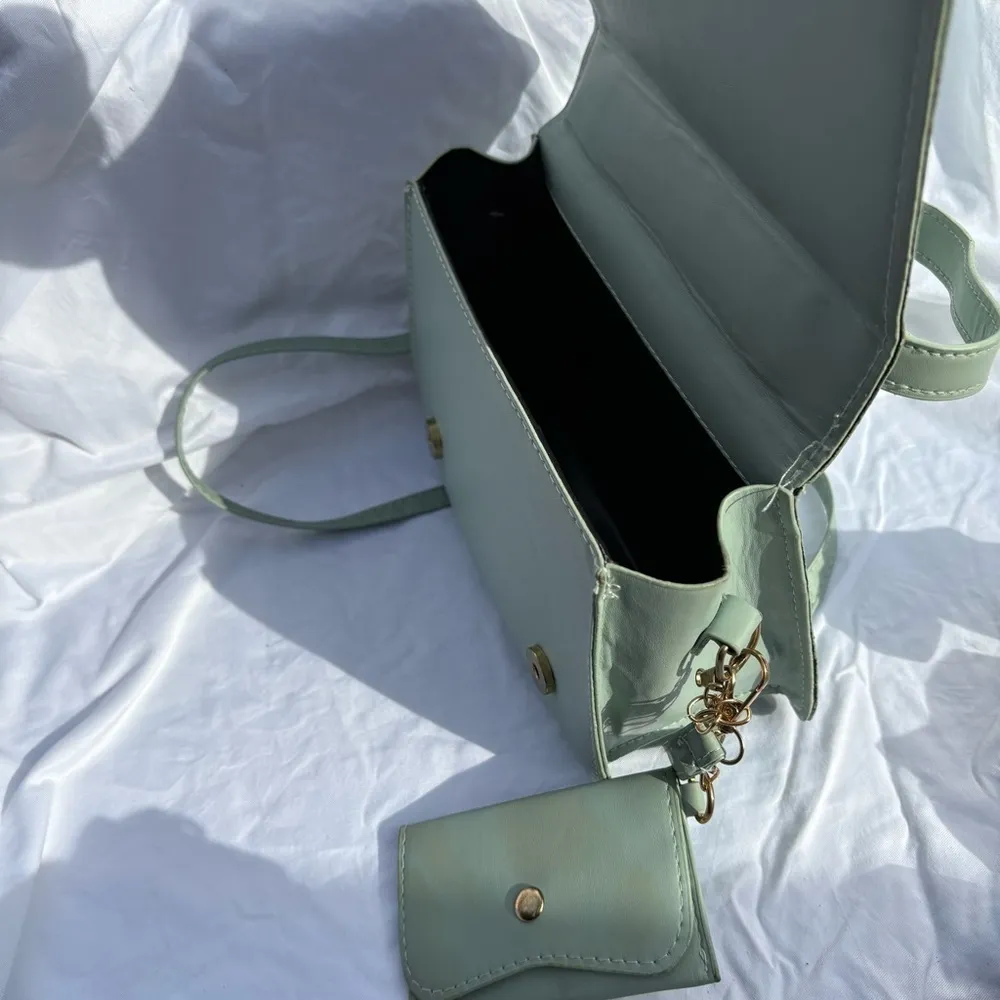 Green Quilted Crossbody Bag in new condition - Image 14