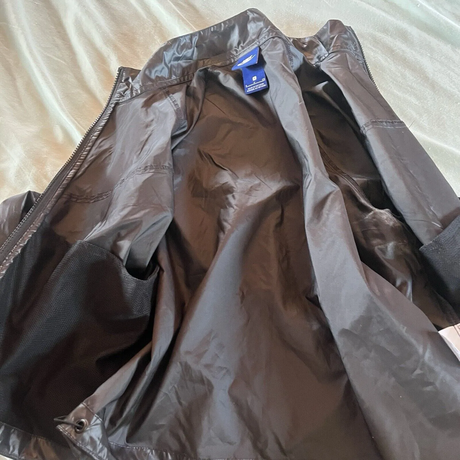 NIKE SPORTSWEAR CROPPED SWOOSH WOMEN'S WINDBREAKER JACKET  - WOMEN'S SIZE Small - Image 9