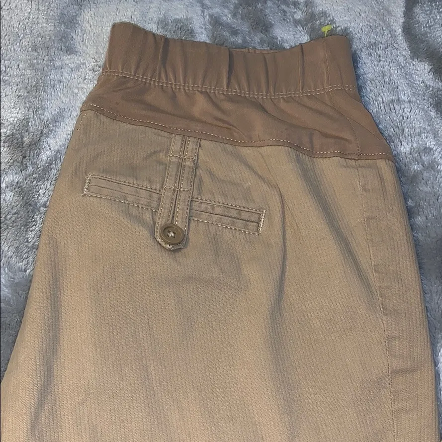 Gap Maternity Beige Pants Size 2R Cuffed Hem - Image 2