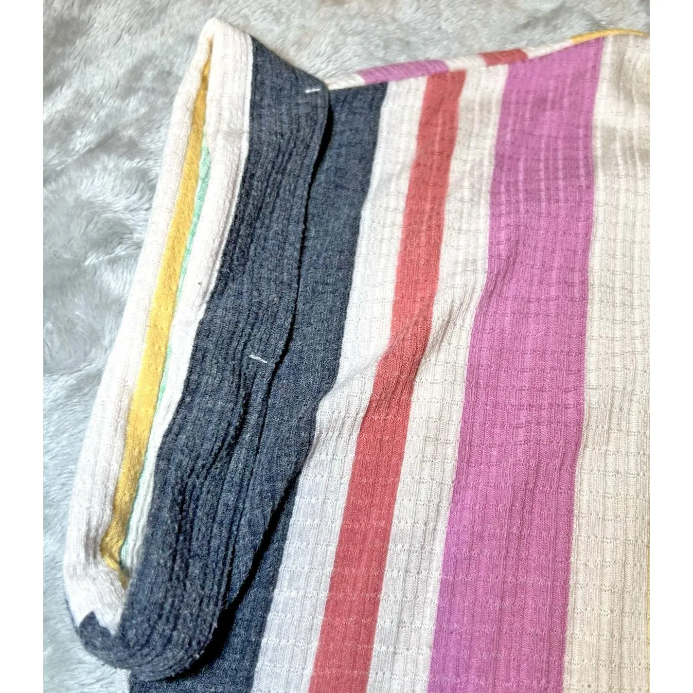 LuLaRoe Leah Shirt Womens Size Medium Rainbow Vertical Stripes‎ Cap Sleeve - Image 4