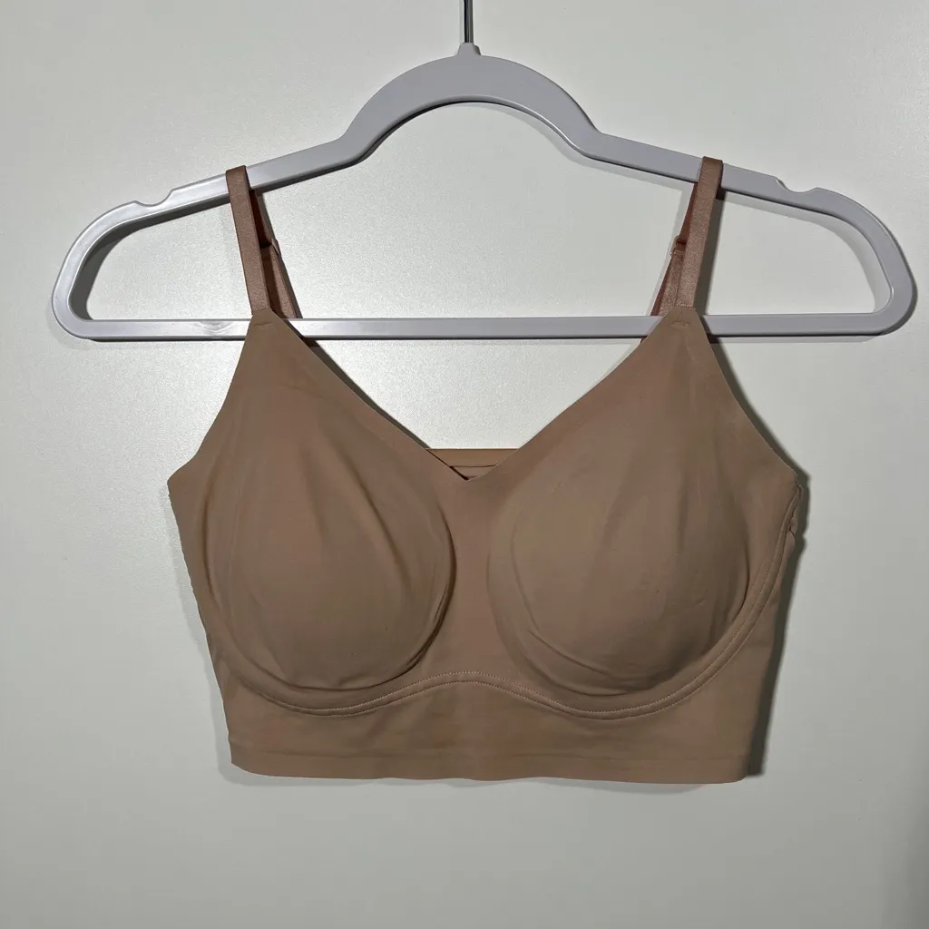 True & Co Triangle Bralette in Beige Everybody Adjustable Strap Size Medium - Image 2